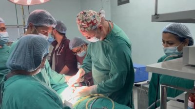 Иркутский хирург Юрий Козлов провёл операции в Непале