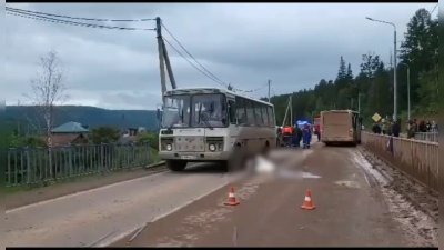 Автобус сбил троих мужчин на пешеходном переходе в Усть-Куте