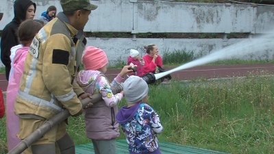 Пожарные организовали детский праздник в Иркутске