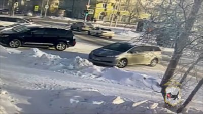 Камеры видеонаблюдения помогли раскрыть угон автомобиля со стоянки торгового центра в Иркутске 