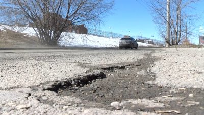 Качество ямочного ремонта дорог проверили общественники Иркутска