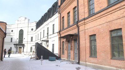 Студенты-реставраторы побывали на восстанавливаемых Курбатовских банях в Иркутске