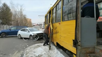 Перекрёстки с трамвайными путями в Иркутске всё чаще становятся местами ДТП