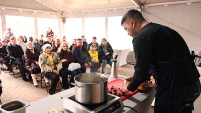 700 порций шашлыка приготовили на организованном Эн+ гастрофестивале в Братске  