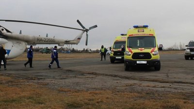 Троих пациентов экстренно приземлившегося в Боханском районе вертолёта санавиации доставили в Иркутск 