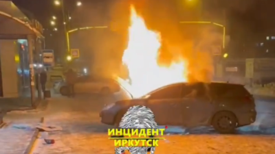 Автомобиль загорелся во время движения в Иркутске 