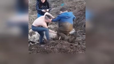 Увязнувший в грязи ребёнок смог освободиться только с помощью прохожих в Усть-Илимске