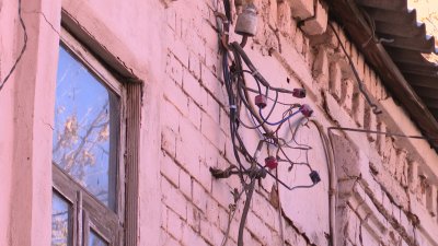Без отопления, а теперь и без холодной воды остались жители дома в центре Иркутска