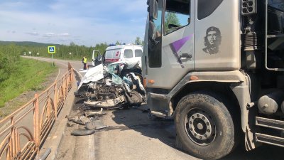 Два человека погибли в ДТП с грузовиком в Иркутском районе