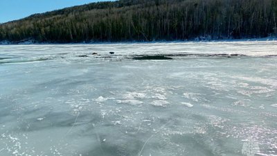 Автомобиль провалился под лёд на Усть-Илимском водохранилище: водитель погиб