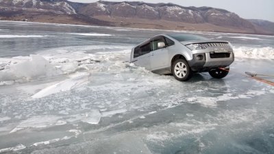 Регулярные провалы автомобилей в Байкал серьёзно вредят экологии озера