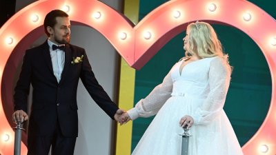 Свадьбу пары из Иркутской области транслировали на всю страну