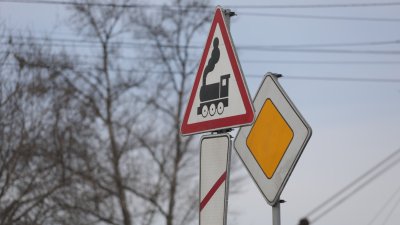 Девять водителей привлечены к ответственности за нарушение правил движения через железнодорожные пути в Иркутске