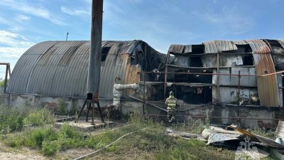 9 пожарных расчётов тушили горящую установку по переработке нефтепродуктов в Ангарске