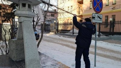 Чистить памятники от наледи и снега начали в Иркутске