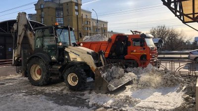 Очистке дорог от снега у школ и детских садов уделяют особое внимание в Иркутске