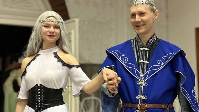 Эльфы, хоббиты и другие герои трилогии "Властелин колец" собрались на бал в Иркутске 