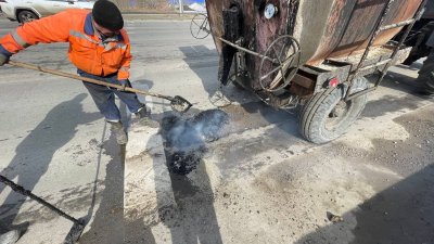 На 10 участках дорог в Иркутске провели ямочный ремонт