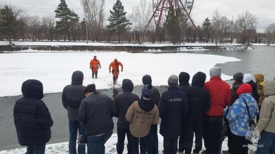 Как вести себя при провале под лёд, рассказали спасатели иркутянам