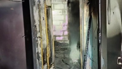Через задымлённый подъезд пришлось выводить жителей при пожаре в пятиэтажном доме в иркутском микрорайоне Берёзовом 