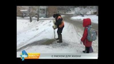 8-летняя школьница попала под машину в Иркутске, скатываясь с ледовой горки
