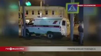 Два человека пострадали в результате столкновения машины скорой помощи и иномарки в Иркутске 